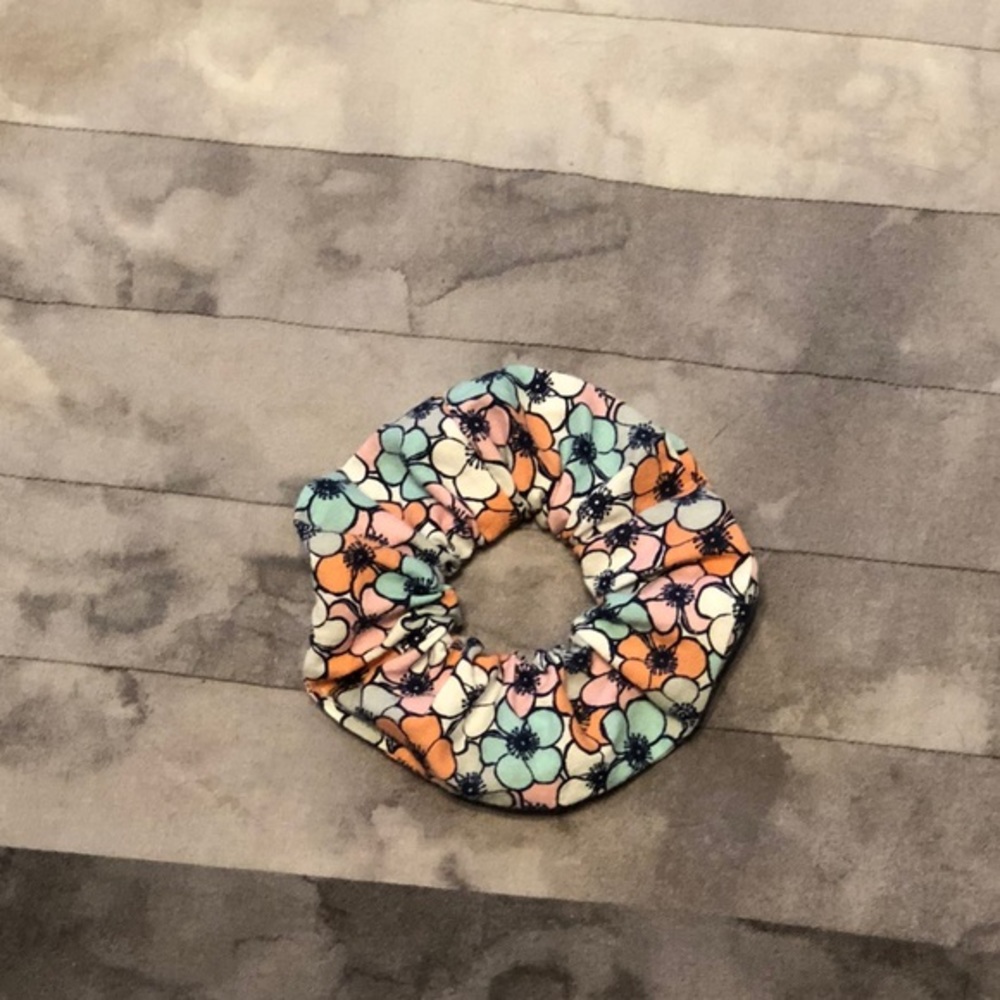 Flower Scrunchie New‎